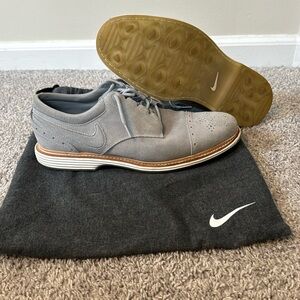 Used but in good condition Nike Lunar Clayton Golf shoes